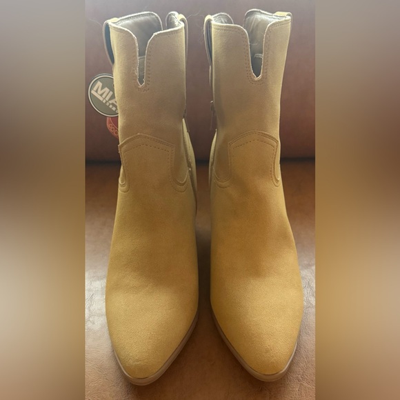 MIA MARNIE TAN FAUX SUEDE WESTERN BOOTIES BOOTS SIZE 8M NWOB - Picture 5 of 8